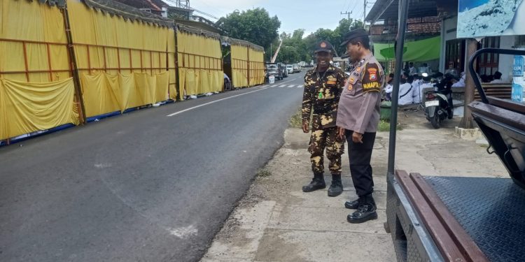 Polsek Kalangbret Amankan Pengajian Umum Haul Akbar Syaikhona Abdul Qodir Al Jaelani