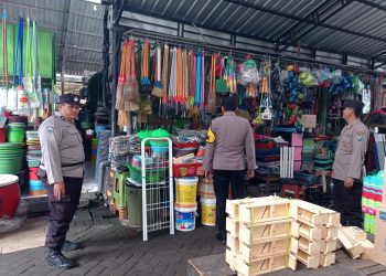Patroli Harkamtibmas, Polsek Kalangbret Intensifkan Pengamanan di Pasar Kliwon Kauman