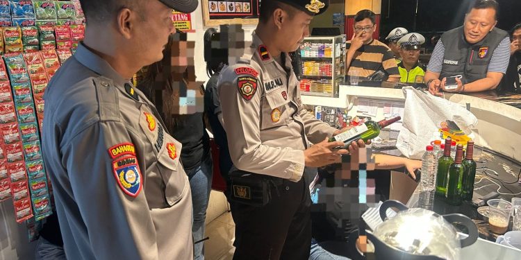 Jaga Kondusifitas Ramadan, Polres Tulungagung Gelar Patroli Skala Besar dan Tertibkan Miras Ilegal