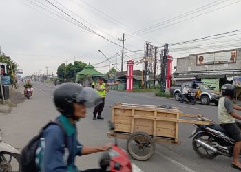 Pos Pagi Polsek Rejotangan, Bantu Penyeberangan dan Atur Lalu Lintas