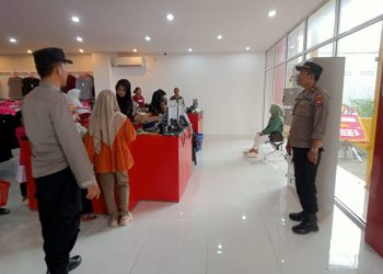 Antisipasi Lonjakan Pengunjung Ramadan, Polsek Kalangbret Patroli di Pusat Perbelanjaan