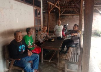Sambang Wilayah dan Silaturahmi, Kapolsek Gondang Sampaikan Himbauan Kamtibmas