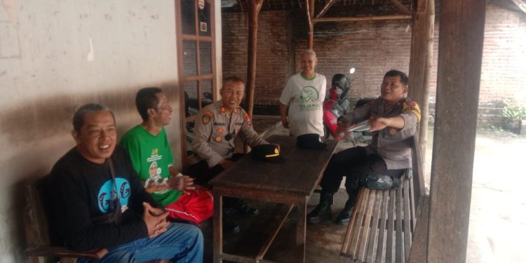 Sambang Wilayah dan Silaturahmi, Kapolsek Gondang Sampaikan Himbauan Kamtibmas